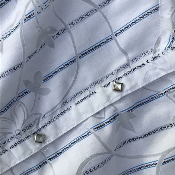 Adiktd western cowgirl button up shirt, size medium - Picture 4 of 5